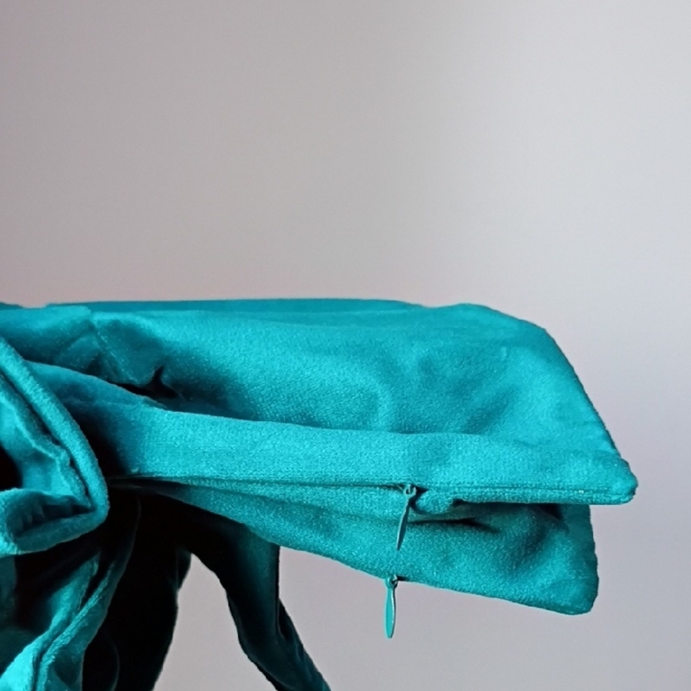 Throw Pillow Cases 20x20 Teal: 2 Pack Cozy Soft Velvet Square‎ Decorative - Picture 5 of 6